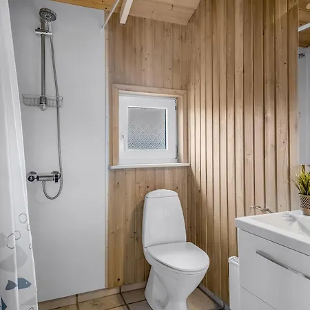 Lovely With Covered And Enclosed Terrace, Close To The Sea *