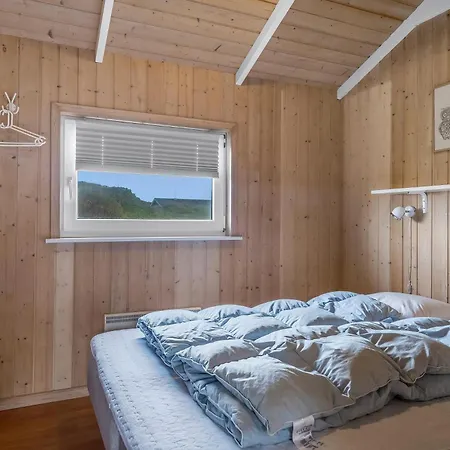 Lovely With Covered And Enclosed Terrace, Close To The Sea Casa de Férias