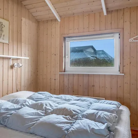 Lovely With Covered And Enclosed Terrace, Close To The Sea Casa de Férias